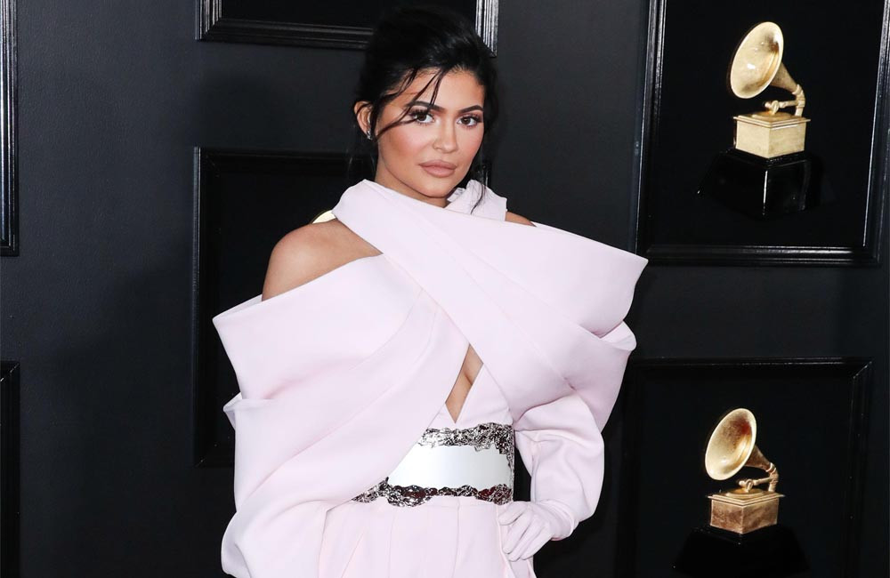凯莉·詹娜(Kylie Jenner)穿着连衣裙