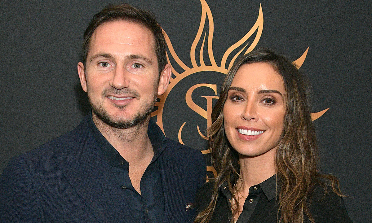 弗兰克·兰帕德（Frank Lampard）和克里斯汀·布莱克利（Christine Bleakley）在镜头前摆姿势：你好！ 杂志