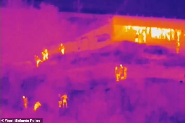 活动的组织者可能面临10,000英镑的罚款,并将对22个人处以200英镑的罚款